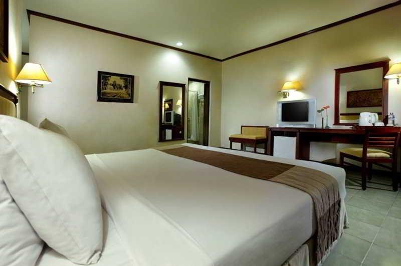 Hotel Santika Семаранг Екстер'єр фото